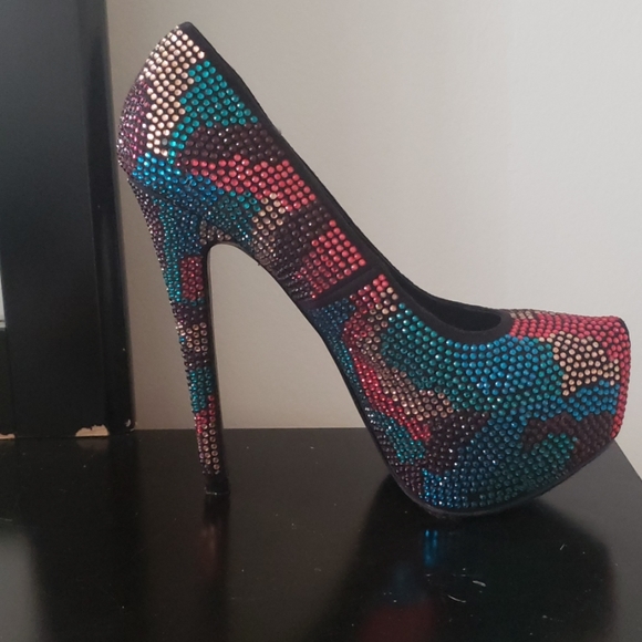 Rainbow studded Heels - Picture 2 of 4